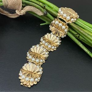 Vintage NAPIER Gold-tone Faux Pearl Flower Link Bracelet 40.2g
